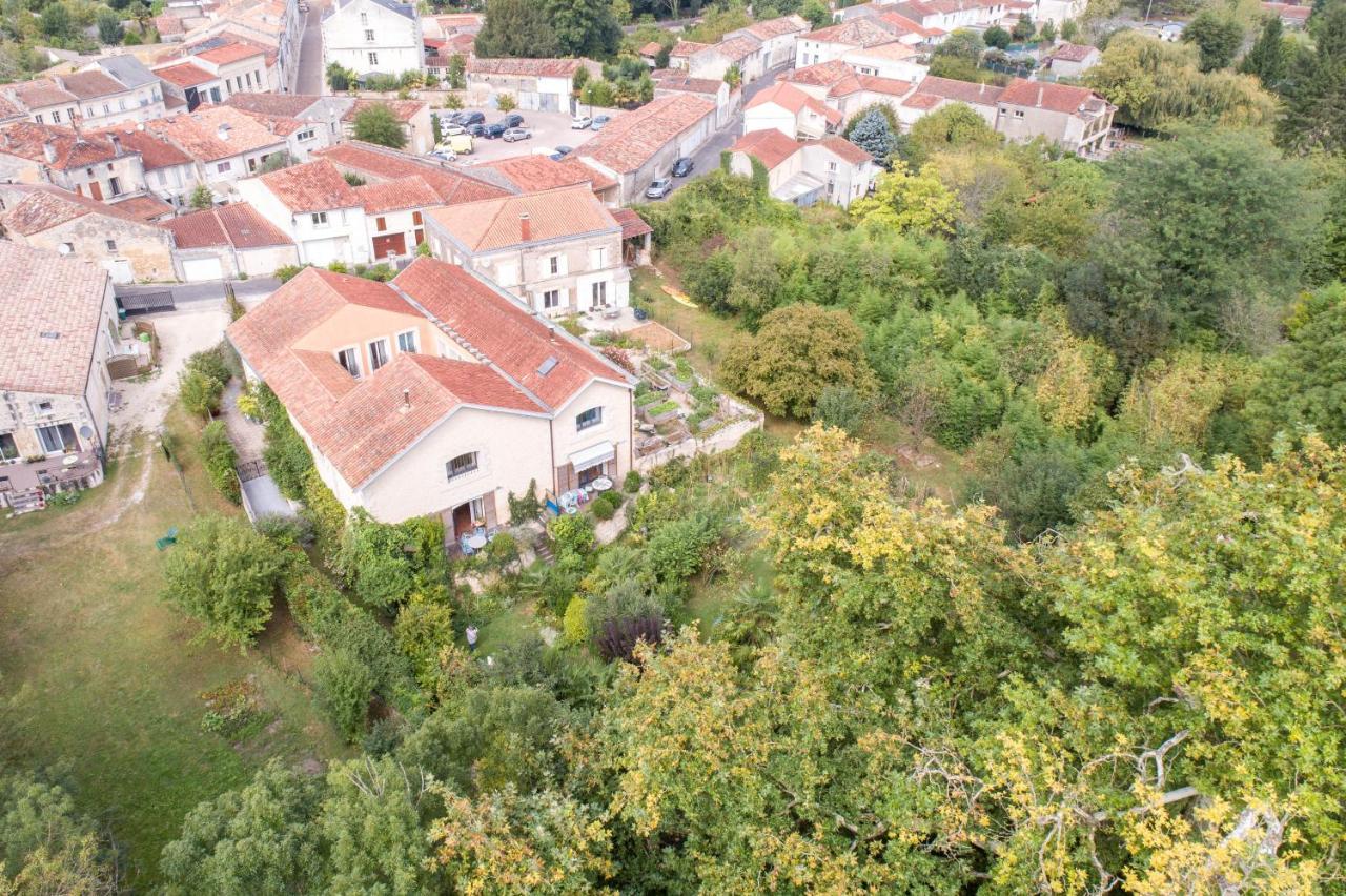 Chambre D'Hotes La Grenade Bleue Pons Exterior foto